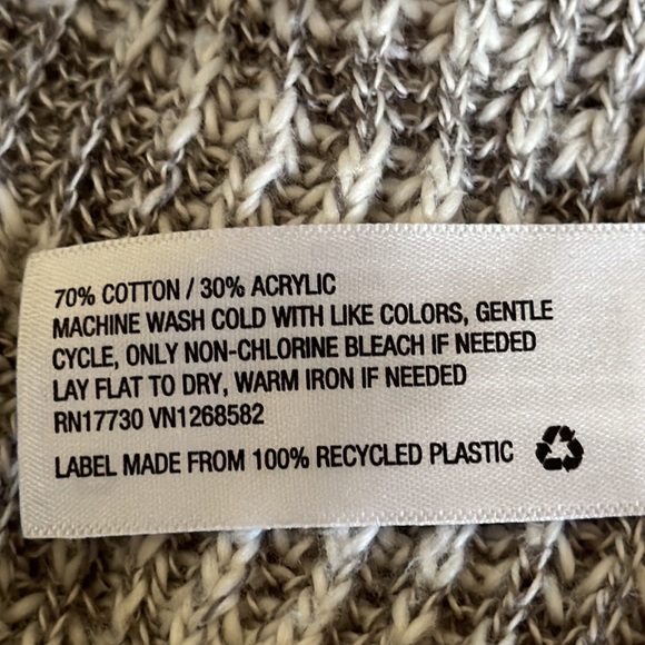 SALE ✅✅✅MOSSIMO Sweater Large - Picture 6 of 10